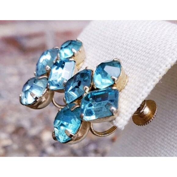 Vintage Baby Blue Rhinestone Coro Gold Tone Screw Back Earrings - Picture 6 of 9